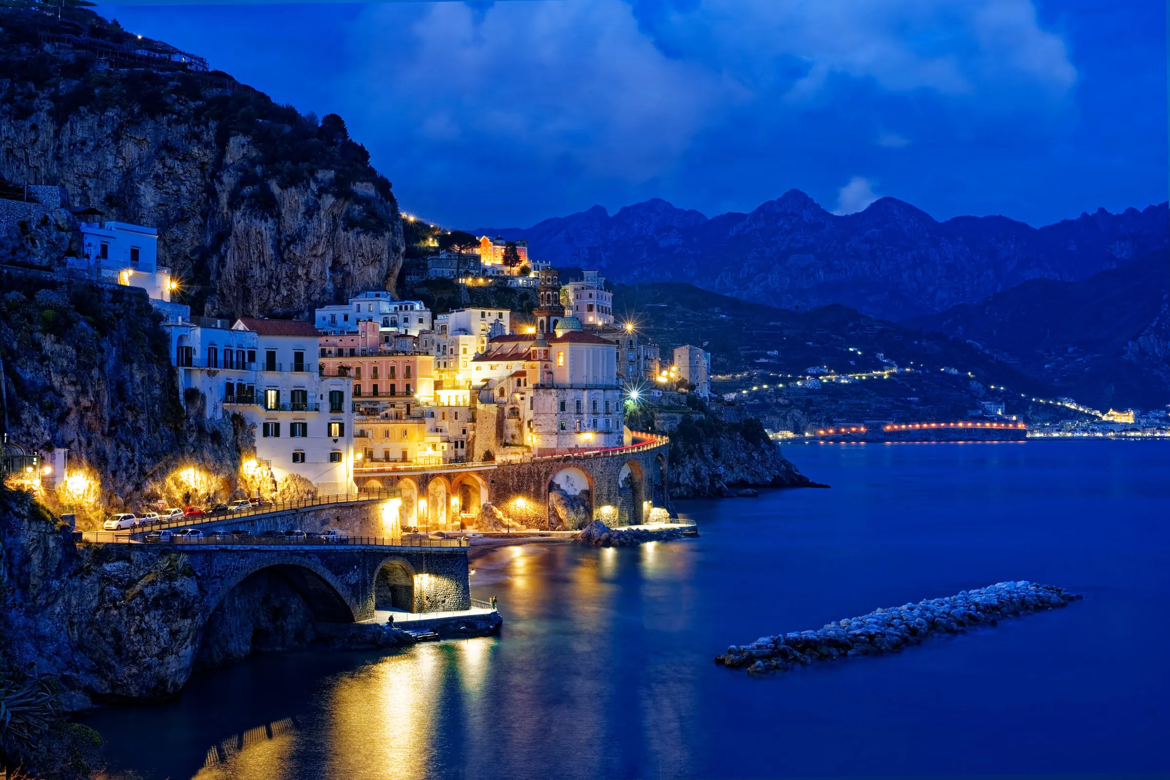 Атрани — вид на город у моря